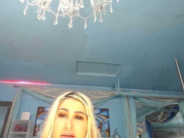 adrianna_fox's BongaCams show and profile