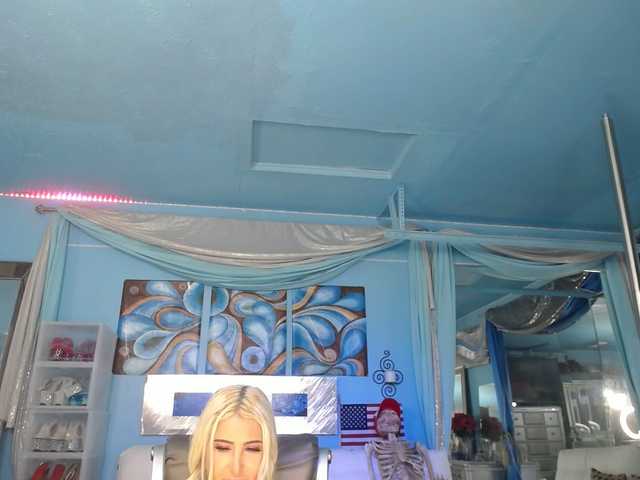 adrianna_fox's BongaCams show and profile