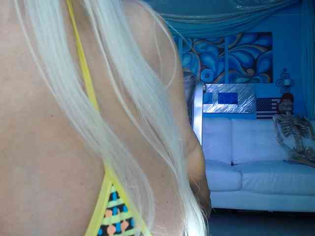 adrianna_fox webcam