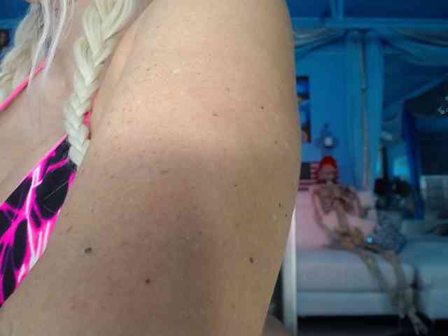 adrianna_fox webcam