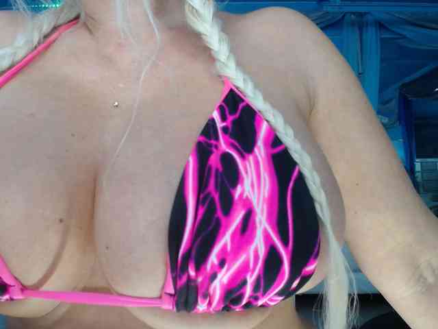 adrianna_fox adrianna_fox