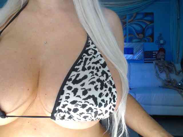 adrianna_fox webcam