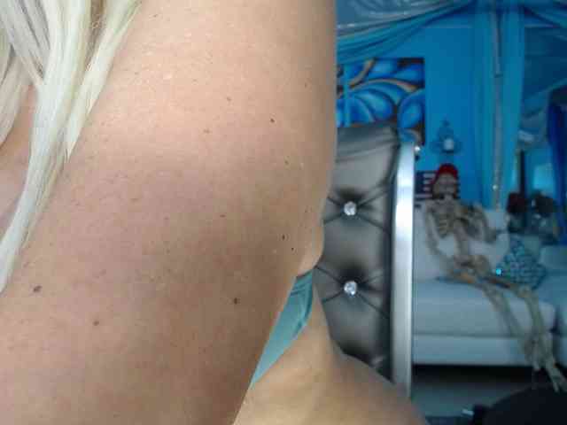 adrianna_fox Live Webcam on BongaCams