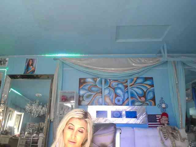 adrianna_fox's webcam live show