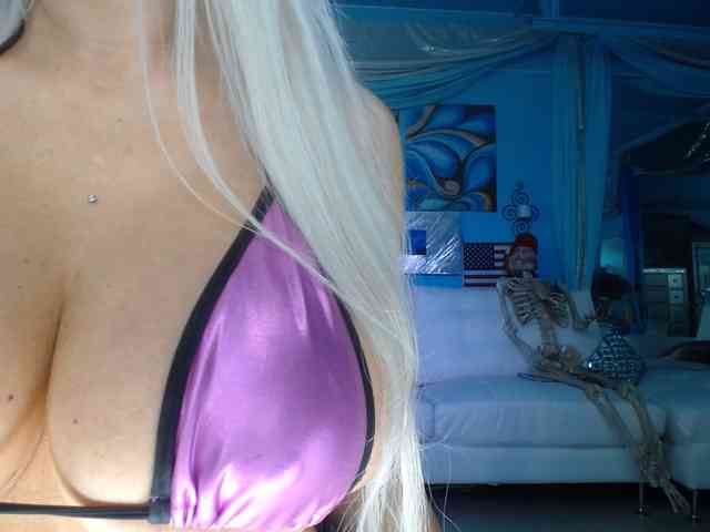 adrianna_fox webcam