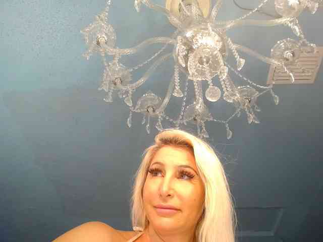 live on webcam Adrianna Fox