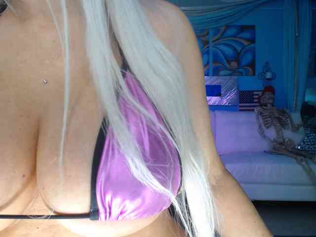 adrianna_fox webcam