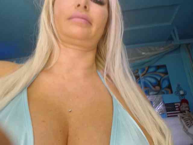 adrianna_fox webcam