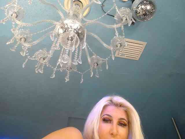 adrianna_fox bongacams