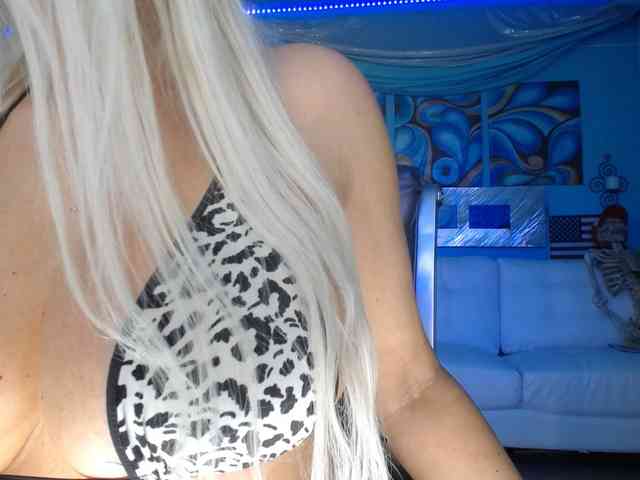 adrianna_fox webcam