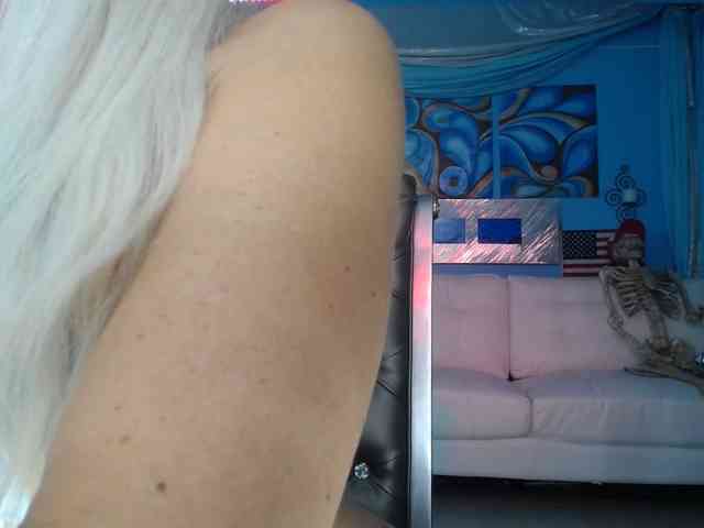 adrianna_fox webcam