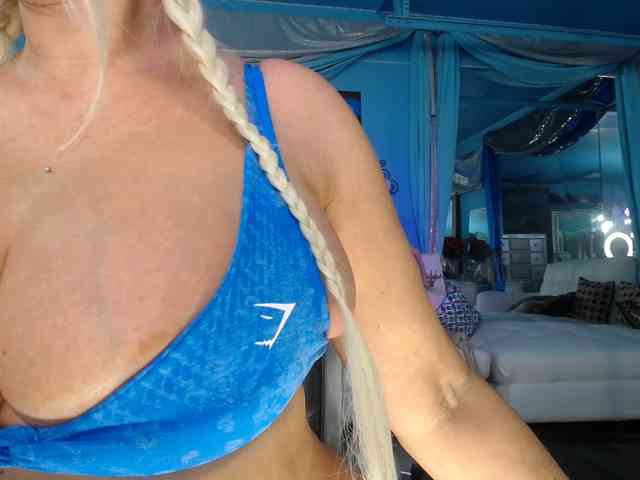 adrianna_fox webcam