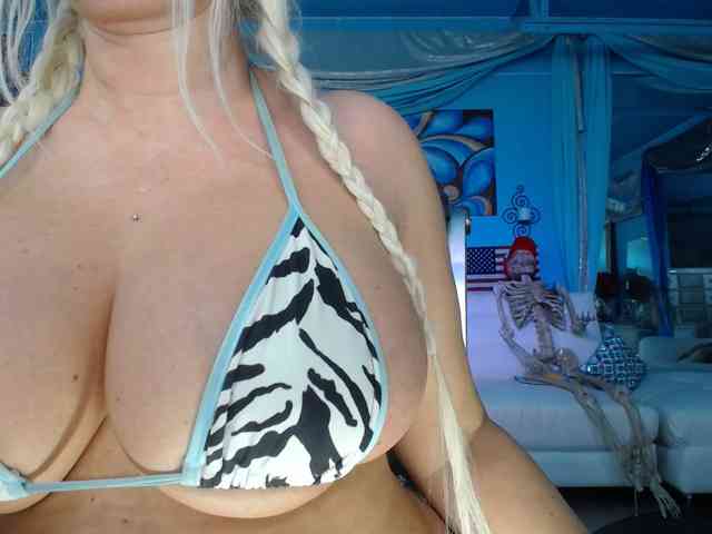 adrianna_fox adrianna_fox