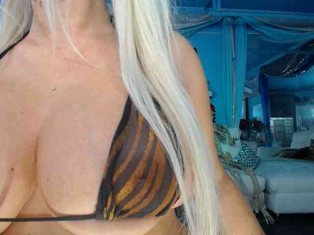 adrianna_fox webcam