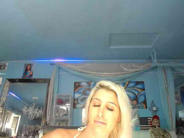 adrianna_fox webcam