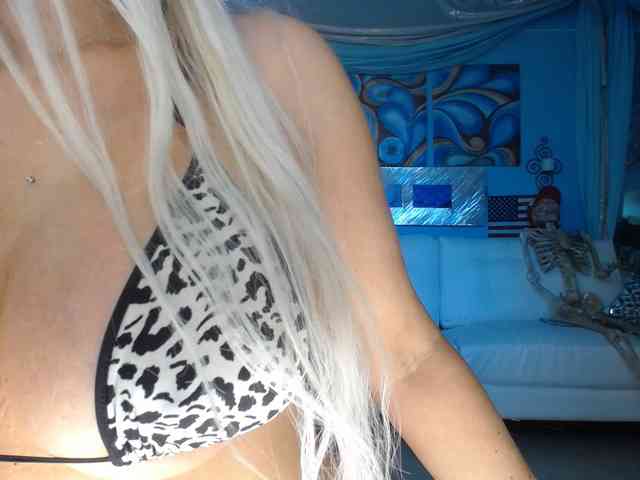 adrianna_fox webcam