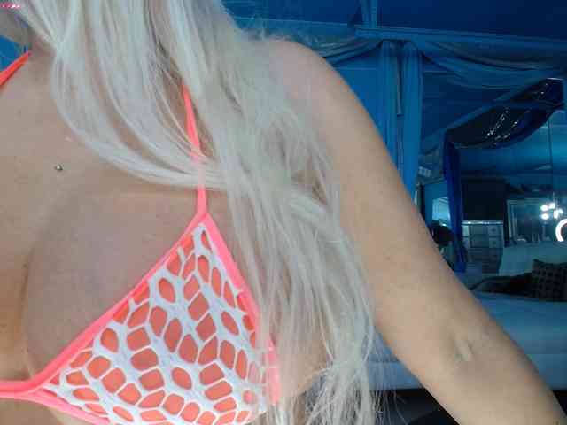 adrianna_fox webcam