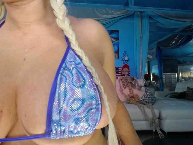 adrianna_fox adrianna_fox