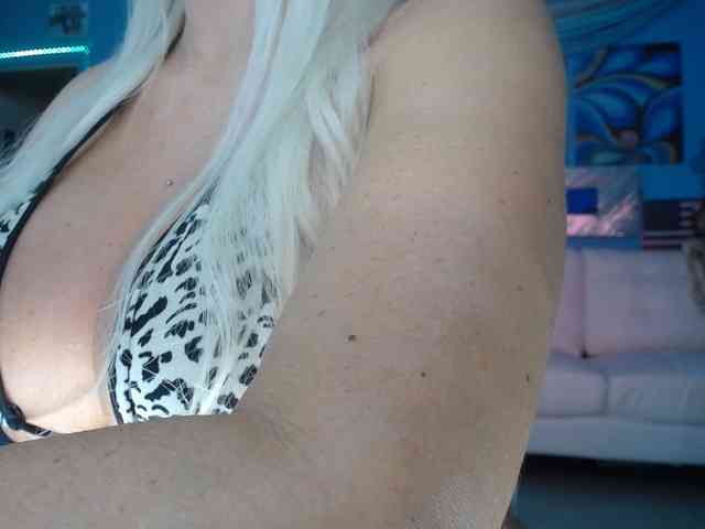 adrianna_fox webcam