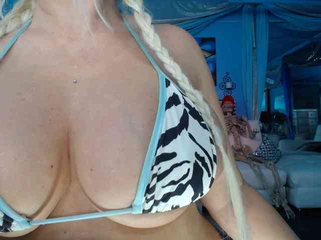 adrianna_fox adrianna_fox