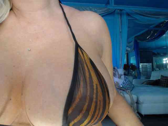 adrianna_fox