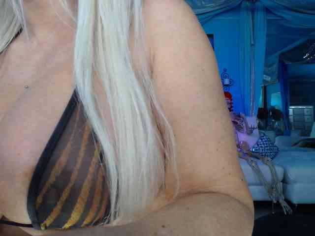 adrianna_fox webcam