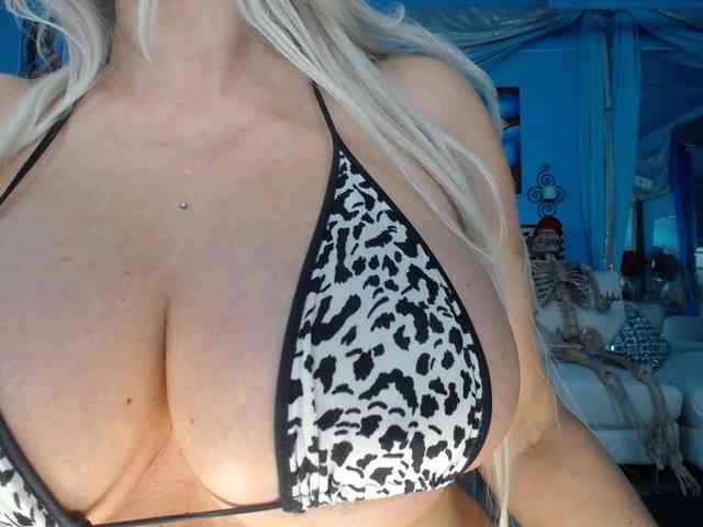adrianna_fox webcam