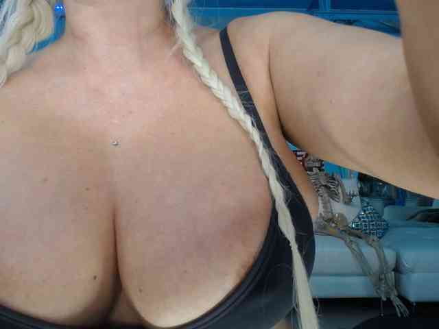 adrianna_fox webcam