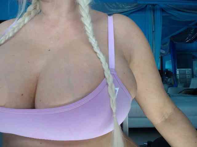 adrianna_fox webcam