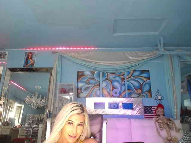 live cam to cam Adrianna Fox