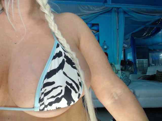 adrianna_fox webcam