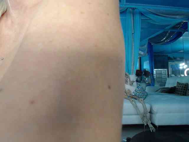 adrianna_fox webcam