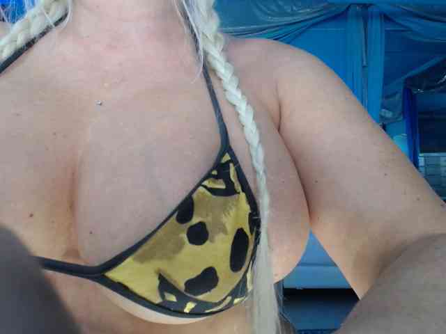 adrianna_fox webcam