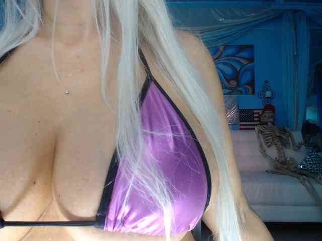 adrianna_fox webcam