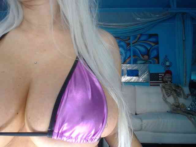 adrianna_fox webcam