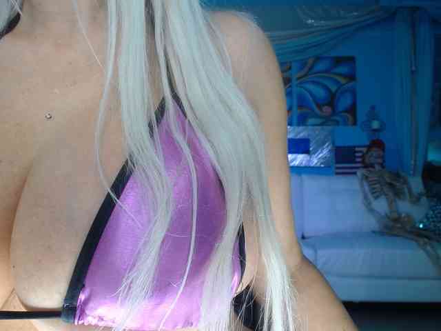 adrianna_fox webcam