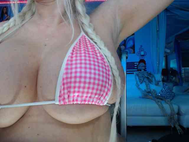 adrianna_fox webcam