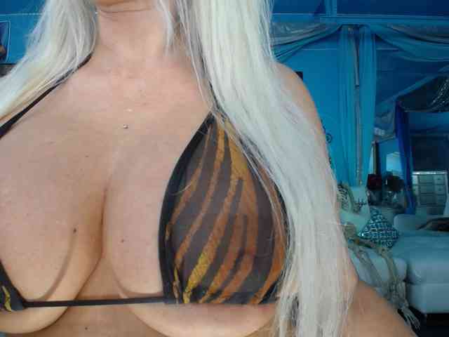 adrianna_fox webcam