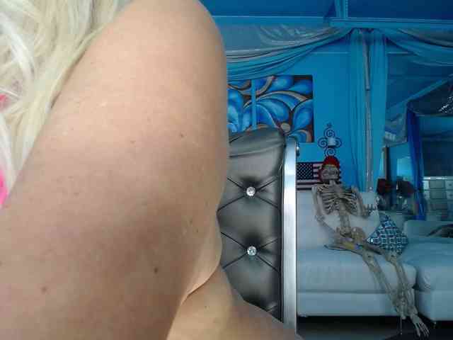 adrianna_fox webcam