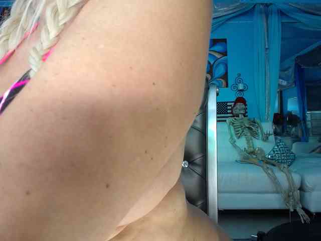 adrianna_fox webcam