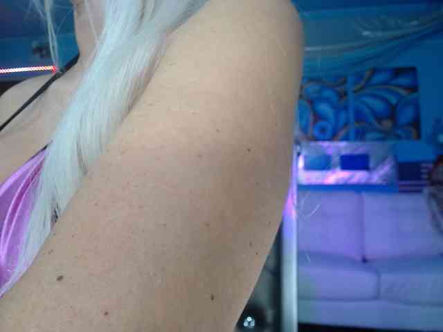 adrianna_fox webcam