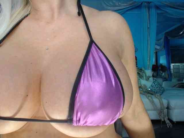 adrianna_fox webcam