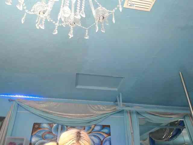 web chat Adrianna Fox