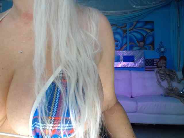 real live webcam Adrianna Fox
