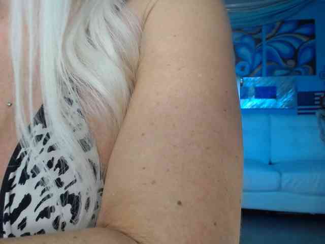 adrianna_fox webcam