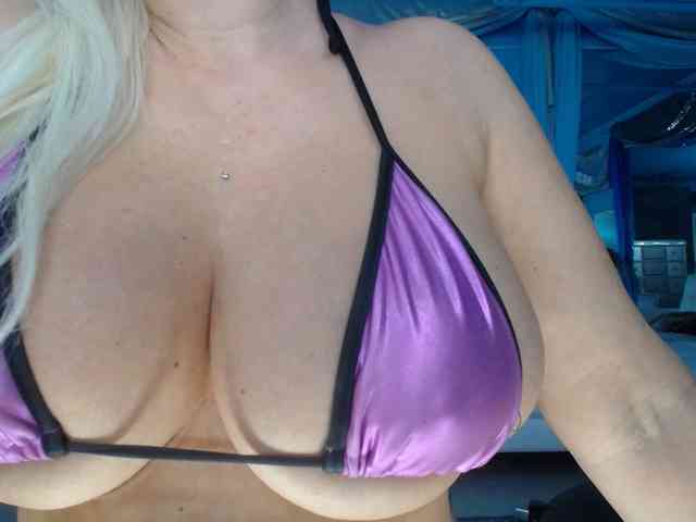 adrianna_fox webcam