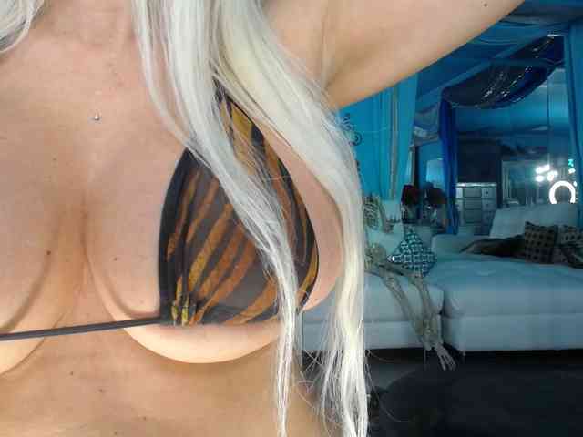 adrianna_fox
