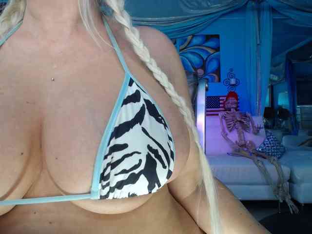 adrianna_fox webcam