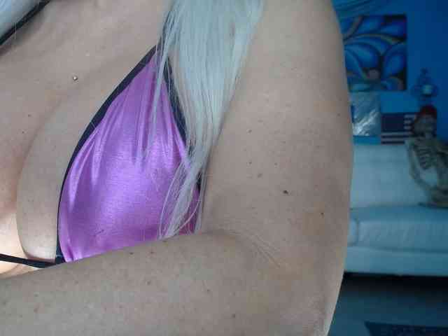 adrianna_fox webcam