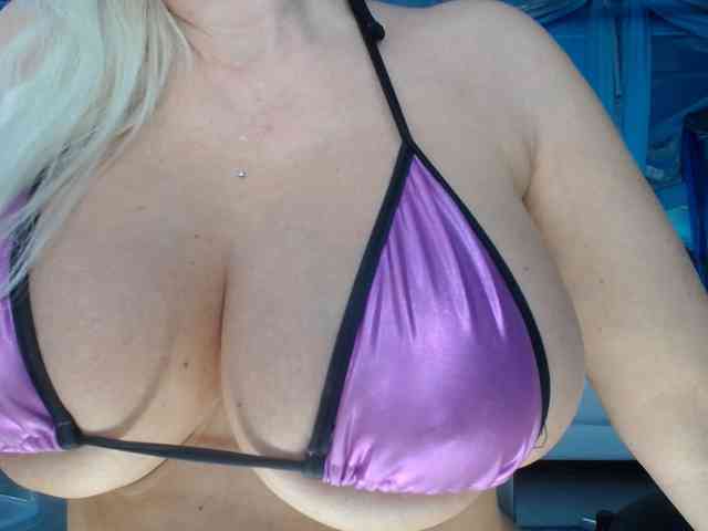 adrianna_fox webcam